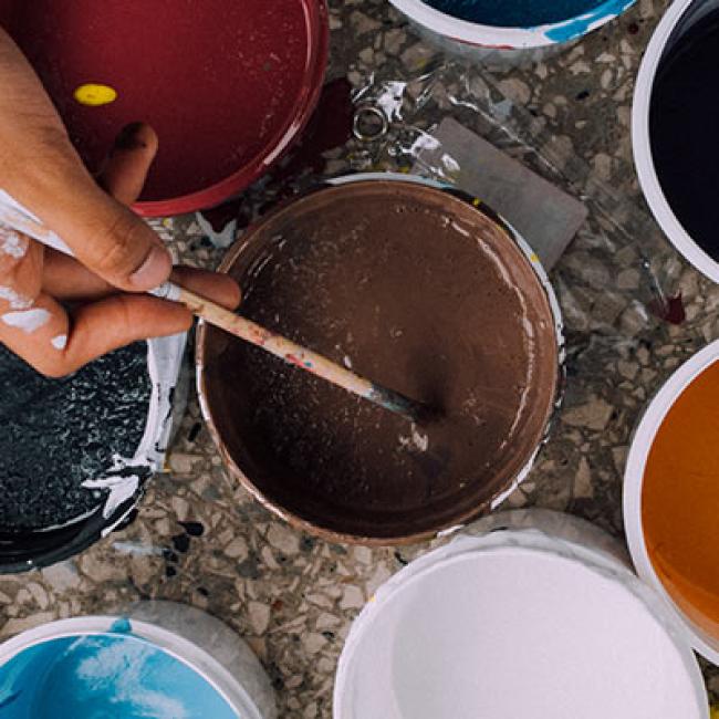 many colors of paint in buckets 